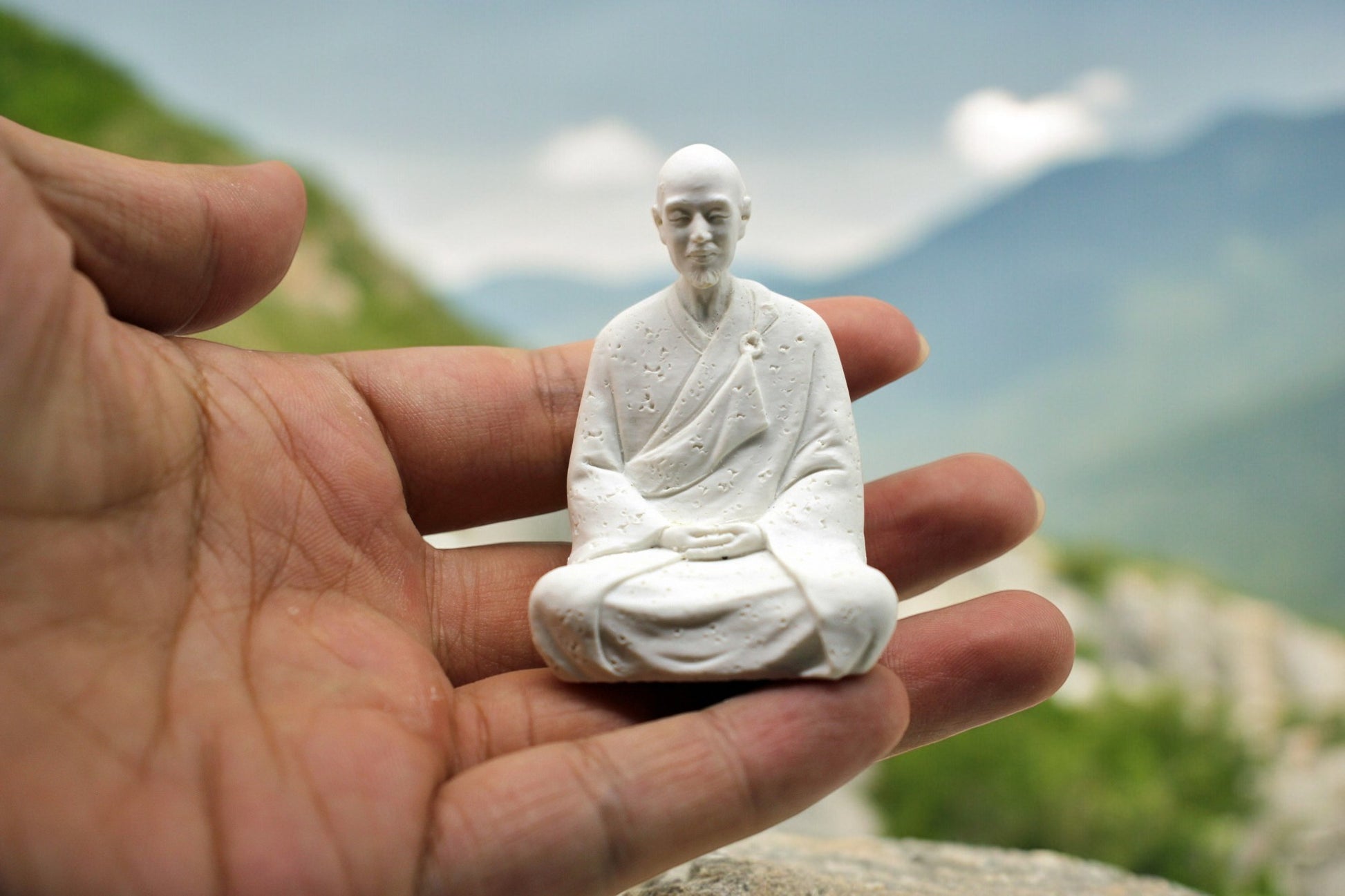 Hong-Yi-Statue-in-Zen-Garden